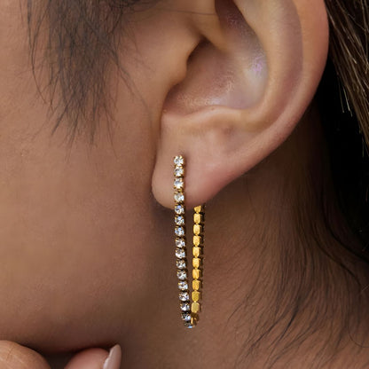 Aretes dorados con brillo elegante bañado en oro 18k Yuridia