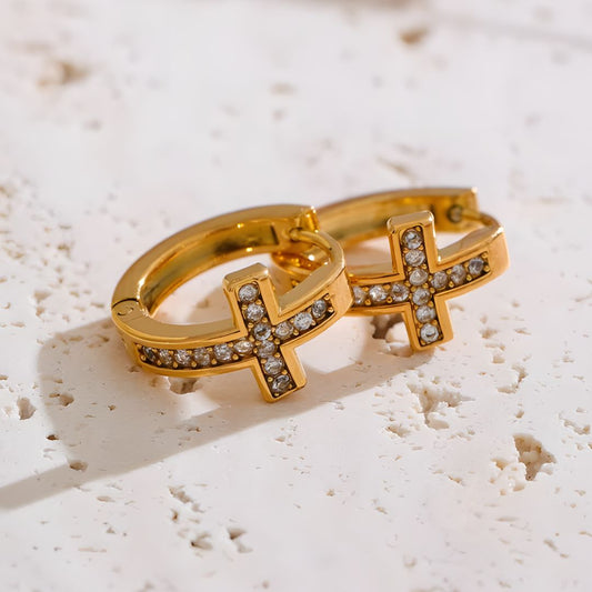 Aretes dorados con cruz y zirconias bañados en oro 18k Lía