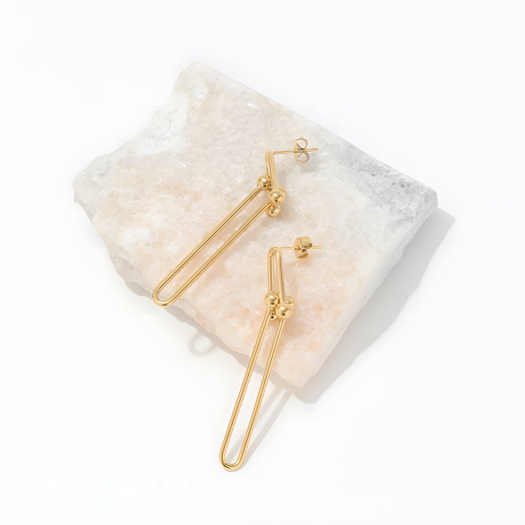 Aretes dorados largos elegantes bañados en oro 18k Adelina