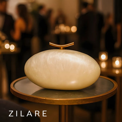 Bolsa de mano marfil nacarado con cierre dorado Marbella