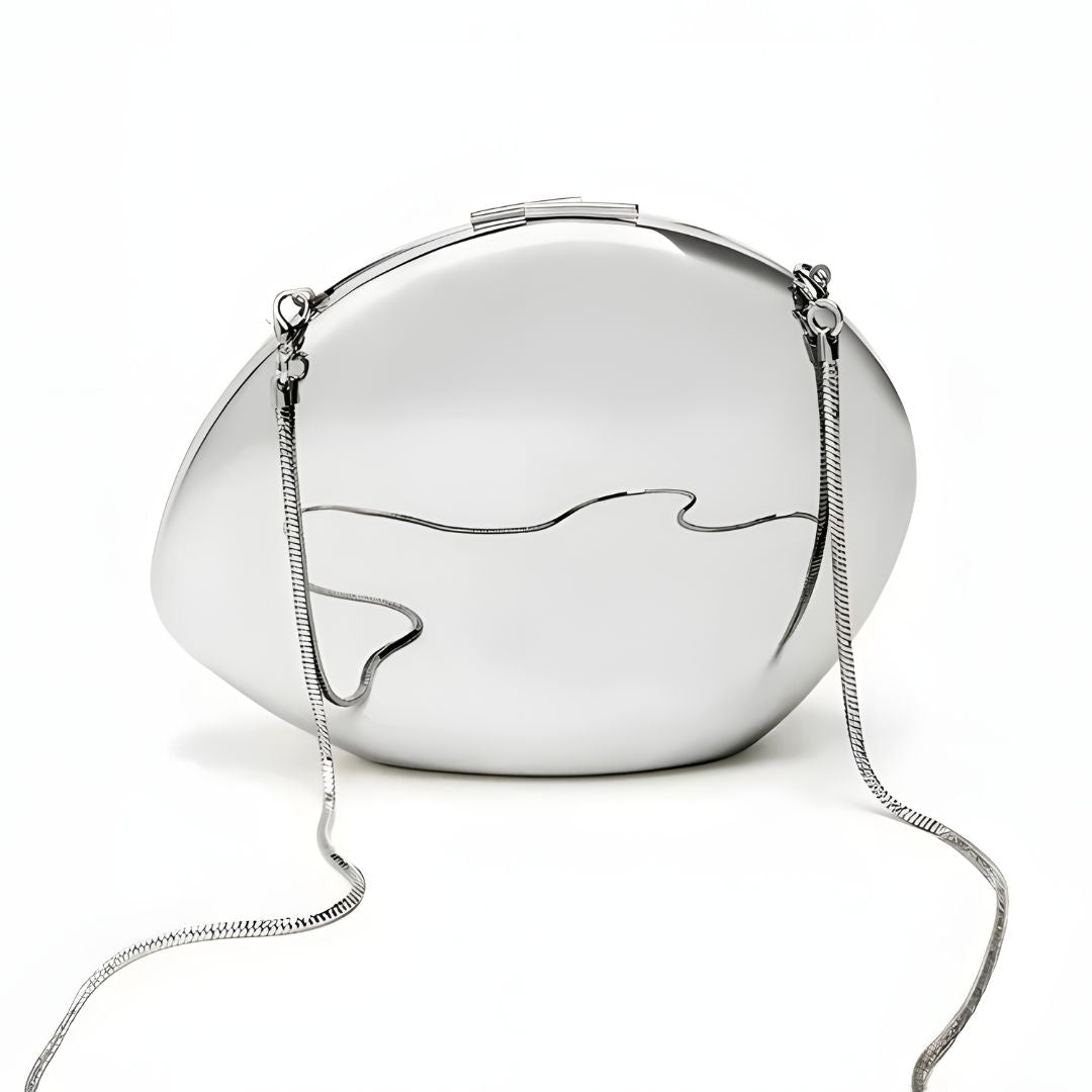 Bolsa de mano elegante plateada con diseño metálico Elyza