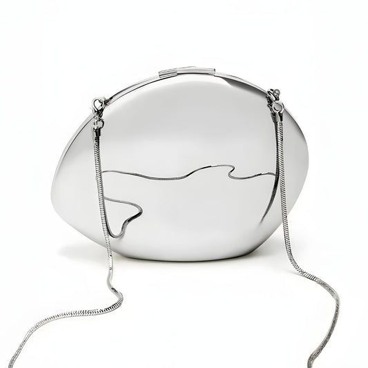Bolsa de mano elegante plateada con diseño metálico Elyza