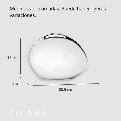 Bolsa de mano elegante plateada con diseño metálico Elyza