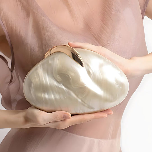 Bolsa de mano para mujer color nacarada con cadena Camila