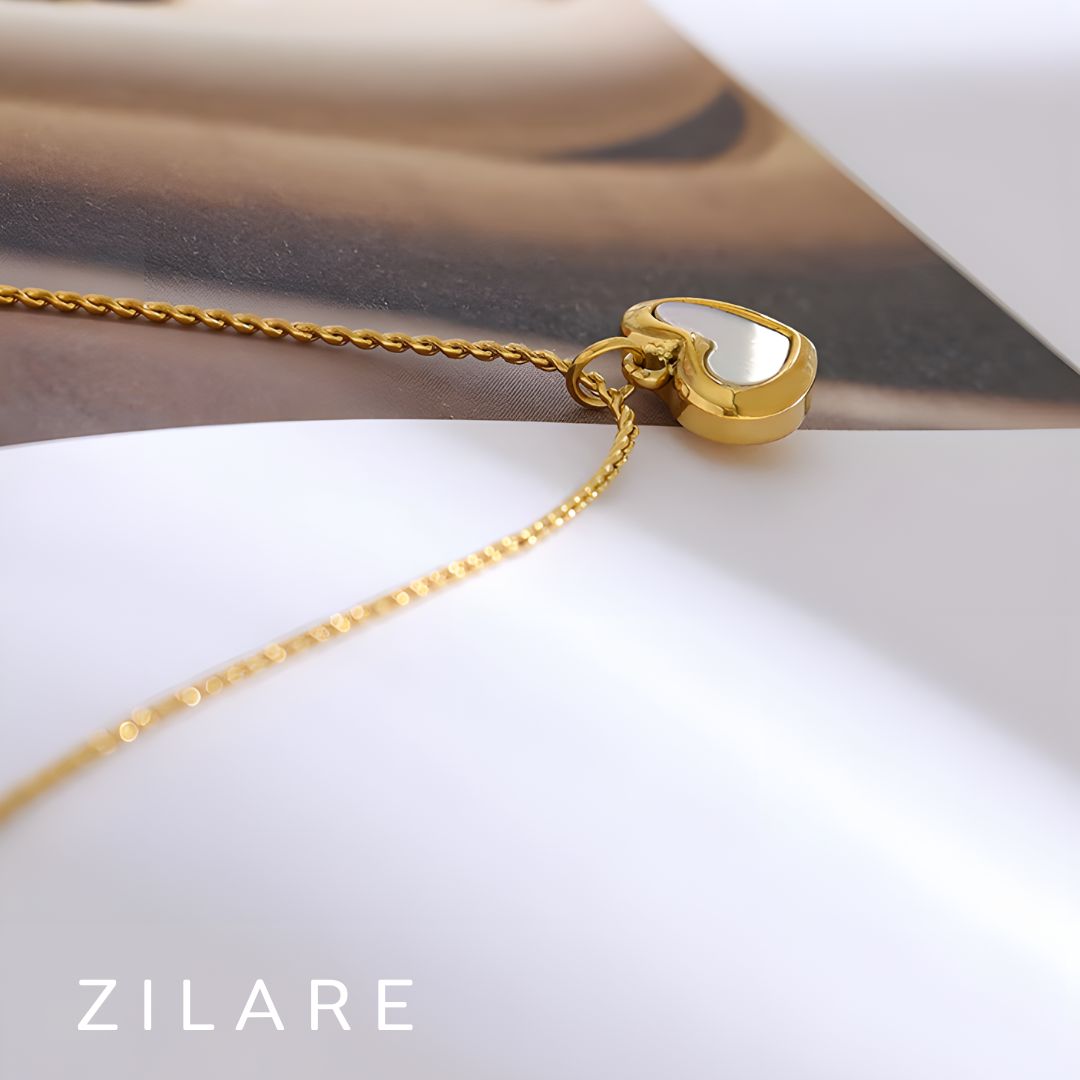 Collar bañado en oro 18k con dije de corazón blanco Zira