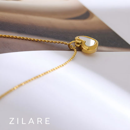 Collar bañado en oro 18k con dije de corazón blanco Zira