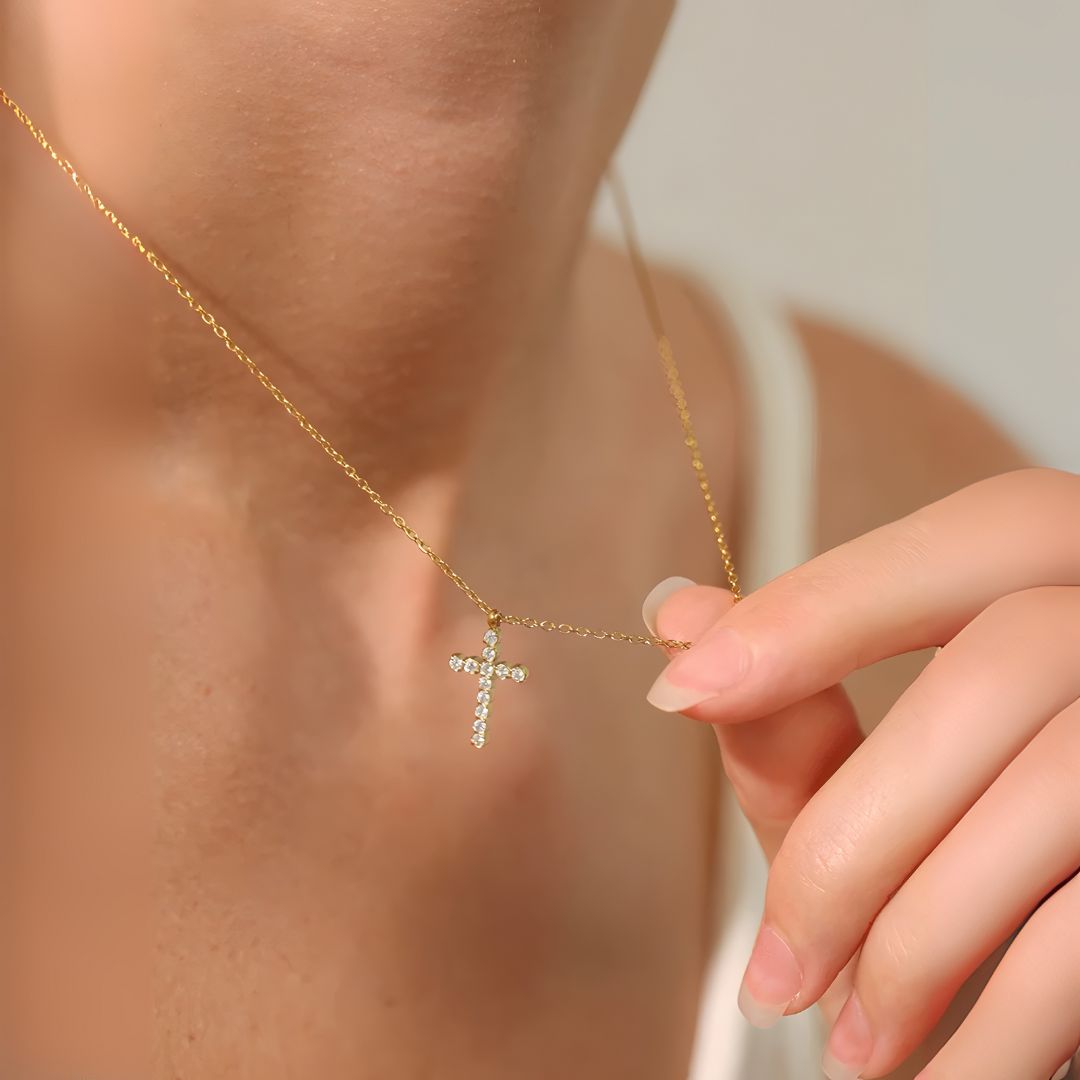 Collar con cruz para mujer bañado oro 18k y zirconias Ivanna