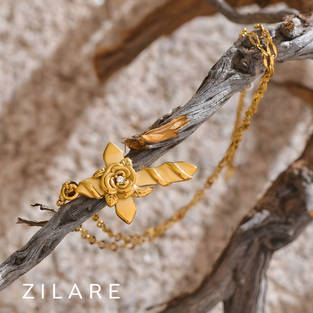 Collar dorado con cruz y cadena fina bañada en oro 18k Noara