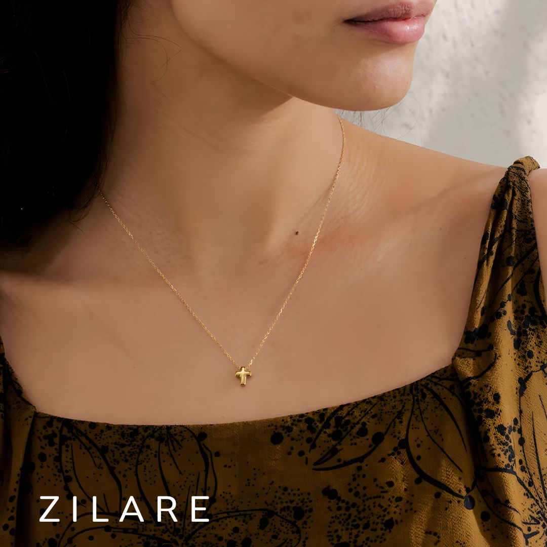 Collar dorado bañado en oro 18k con cruz elegante Selini