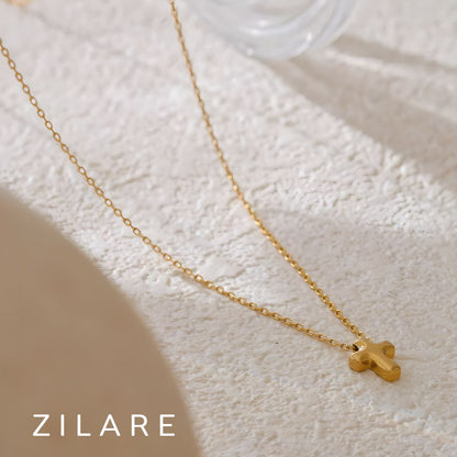 Collar dorado bañado en oro 18k con cruz elegante Selini