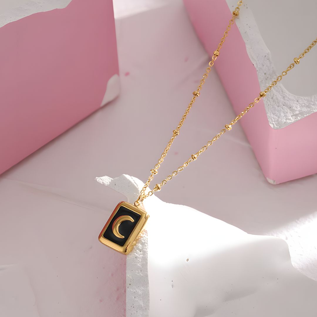 Collar dorado bañado en oro 18k diseño de luna Dalila