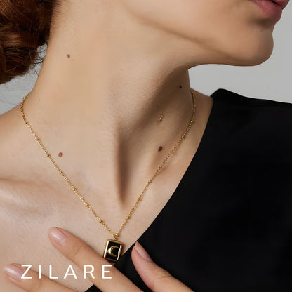 Collar dorado bañado en oro 18k diseño de luna Dalila