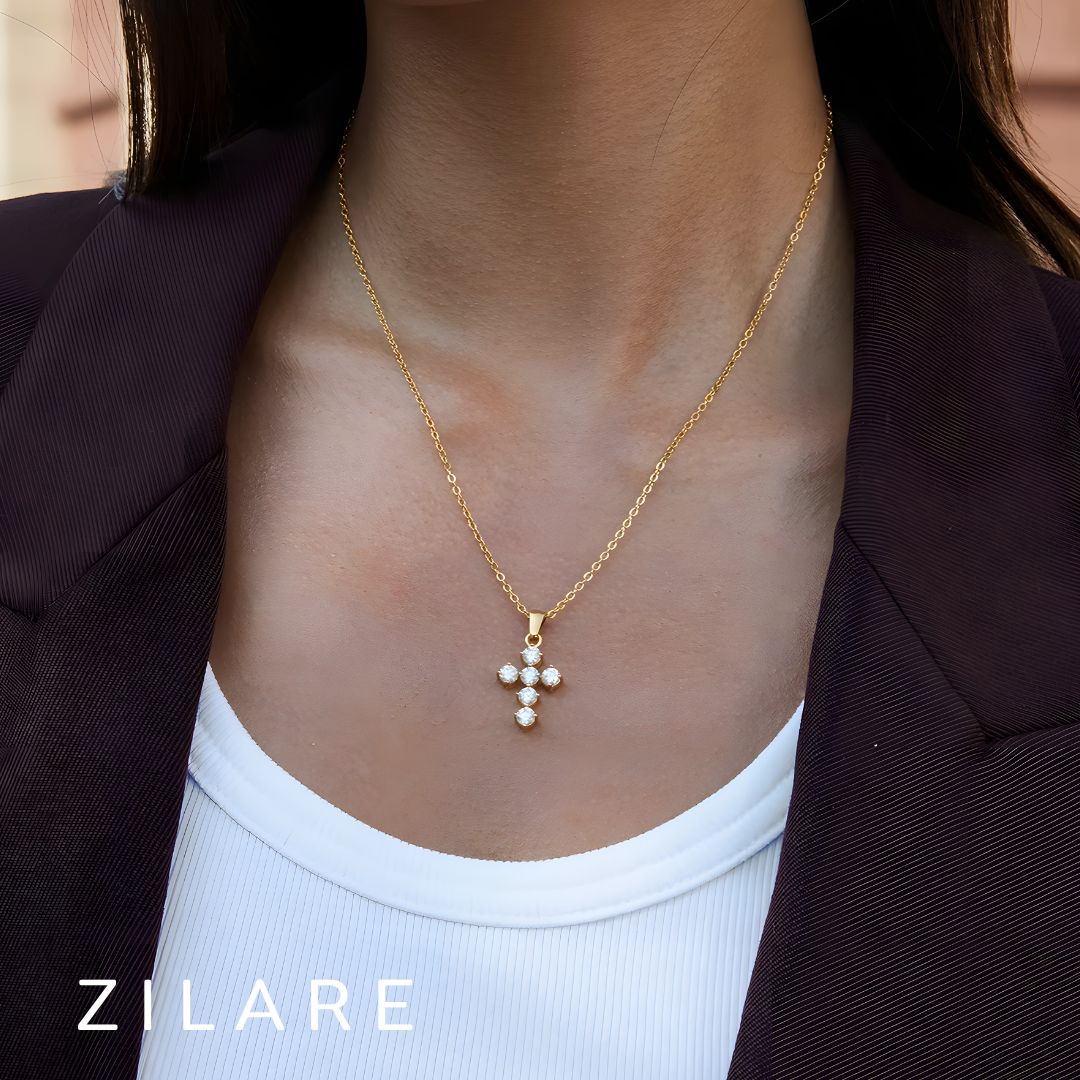 Collar delicado baño de oro 18k con cruz radiante Daila