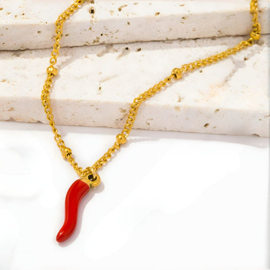 Collar dorado baño de oro 18k con dije de chile  Nayara