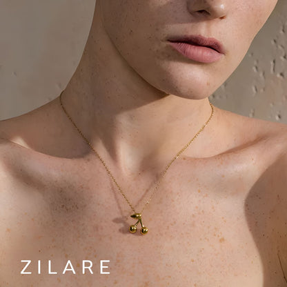 Collar dorado con dije de cereza bañado en oro 18k Nayeli