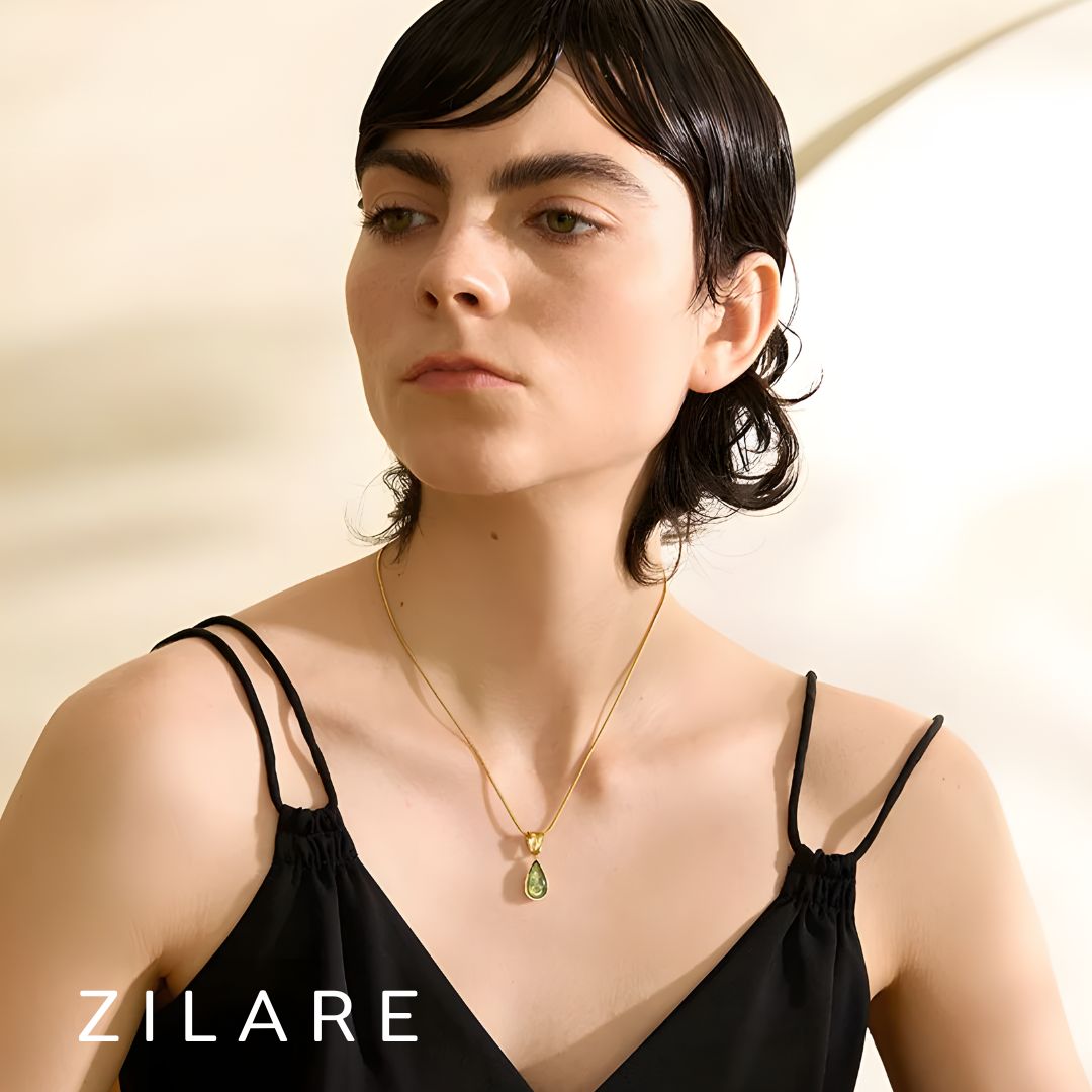 Collar dorado con gota verde elegante bañado oro 18k Clarisa