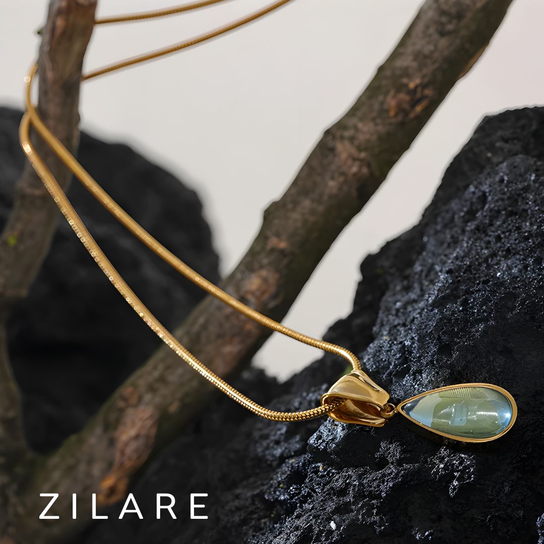 Collar dorado con gota verde elegante bañado oro 18k Clarisa