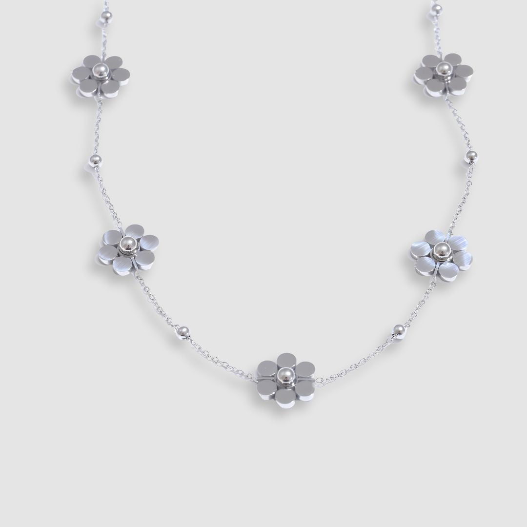 Collar Dorado con Flores Delicadas Bañado en Oro 18k Martina