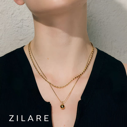 Collar doble bañado en oro 18k con esfera colgante Roxana