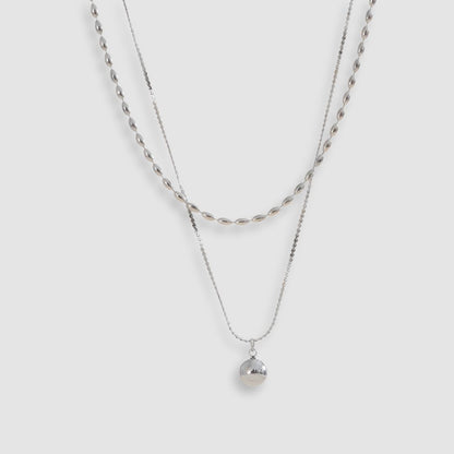 Collar doble bañado en oro 18k con esfera colgante Roxana