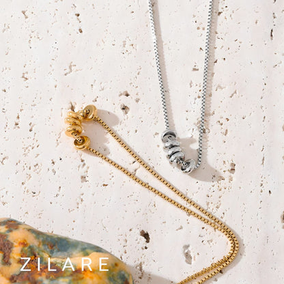 Collar dorado bañado en oro 18k con delicadas argollas Vera