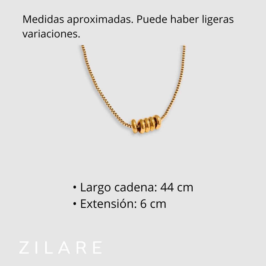 Collar dorado bañado en oro 18k con delicadas argollas Vera