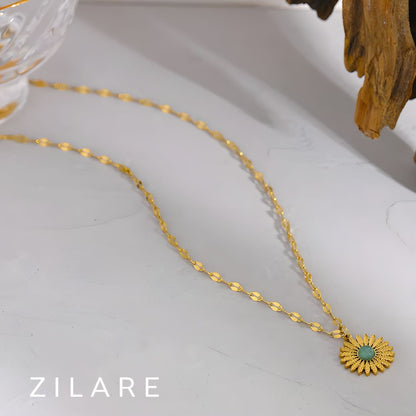 Collar con Dije Floral y Piedra Verde Bañado en Oro Lina