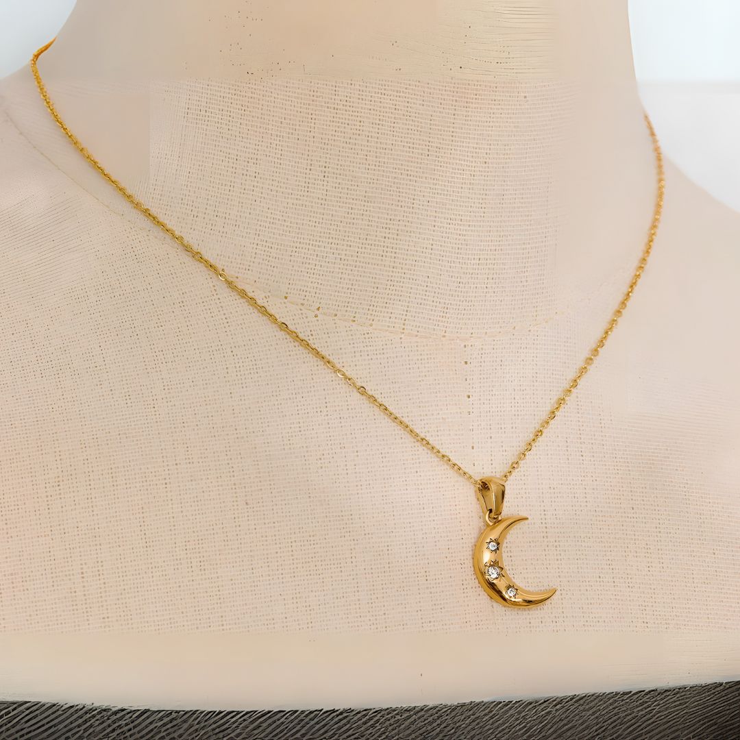 Collar de luna con brillantes bañado en oro 18k Catalina