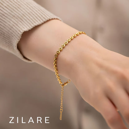 Pulsera fina bañada en oro 18k diseño minimalista Elina