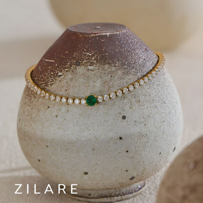 Pulsera dorada con piedras brillantes y detalle verde Florencia