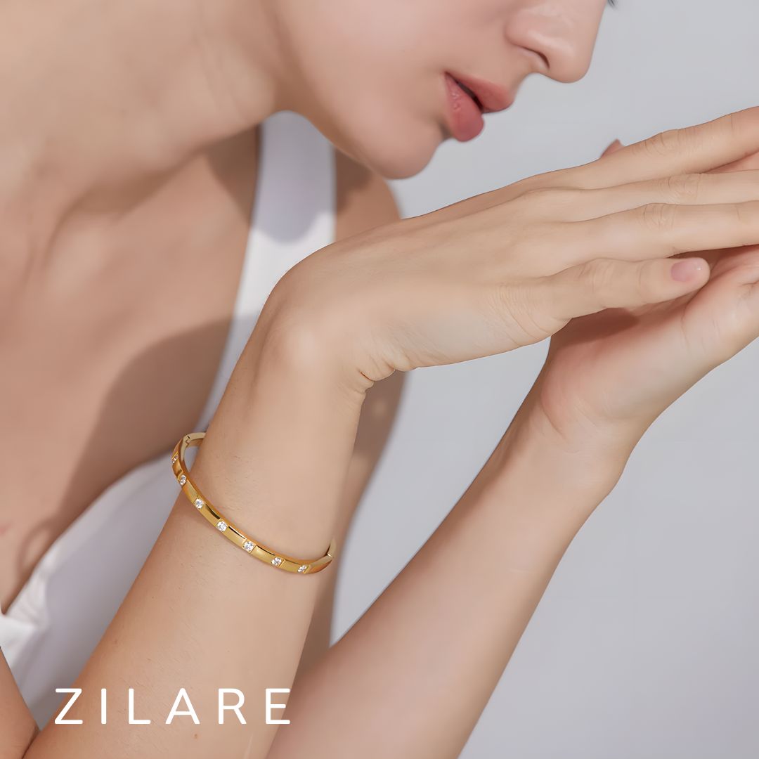 Pulsera dorada con brillos elegantes bañada en oro 18k Nilza