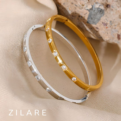Pulsera dorada con brillos elegantes bañada en oro 18k Nilza