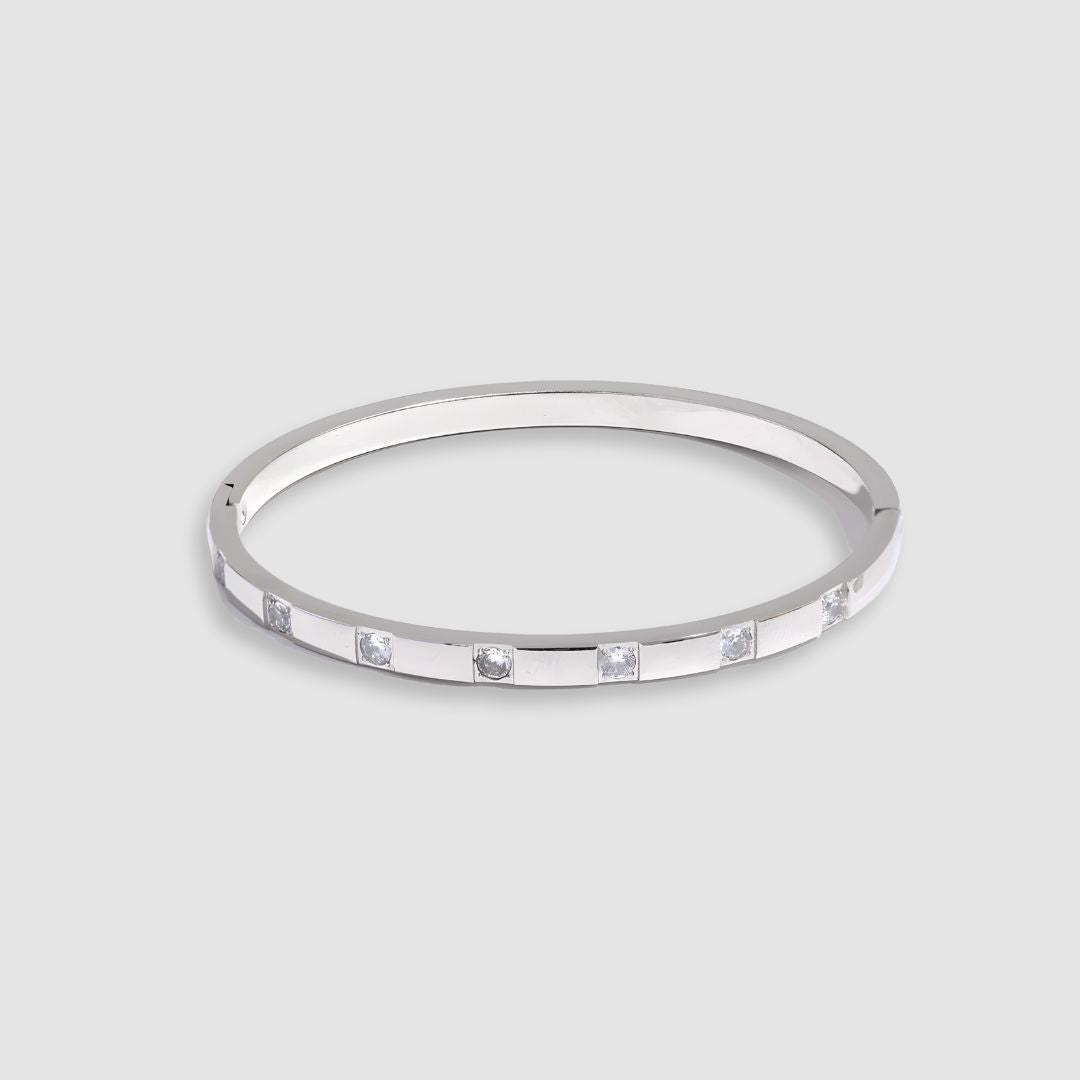 Pulsera dorada con brillos elegantes bañada en oro 18k Nilza