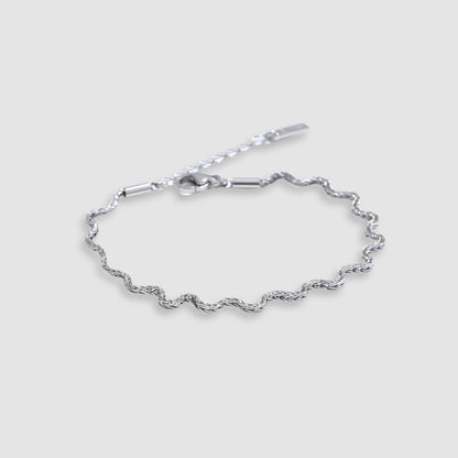 Pulsera ondulada dorada moderna bañada en oro 18k Abril