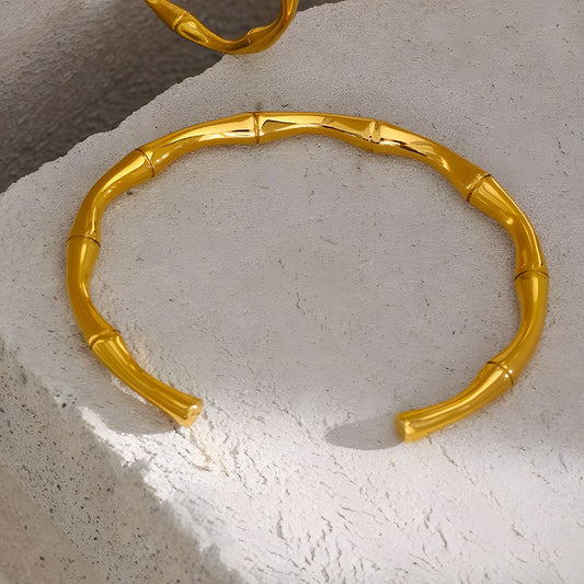 Pulsera dorada elegante tipo bambú bañada en oro 18k Samara