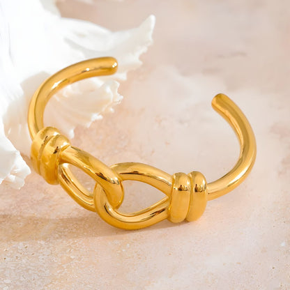 Pulsera dorada con eslabón moderno bañada en oro 18k Pilar