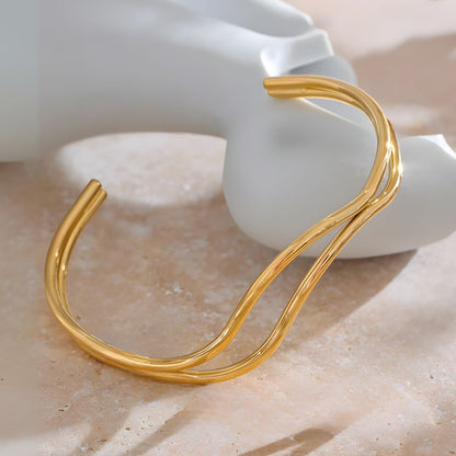 Pulsera dorada líneas dobles curvas bañada en oro 18k Diana